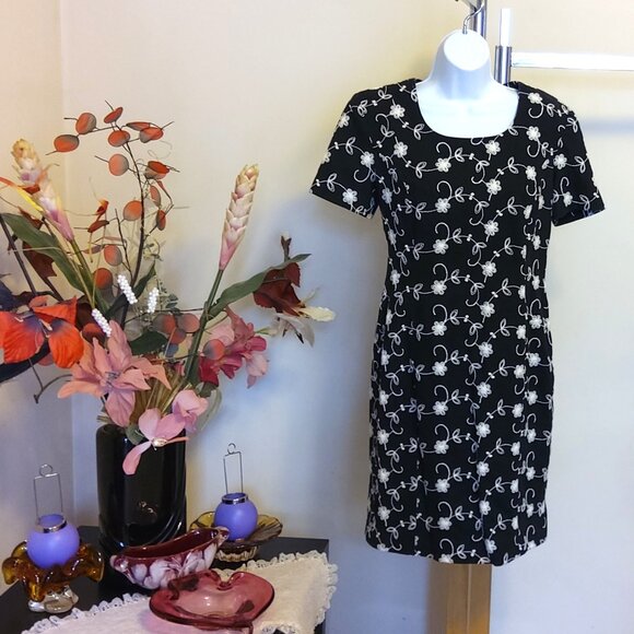 VTG David Brooks Women’s Short Sleeve Black White Floral Embroidery Midi Dress M - Picture 3 of 9